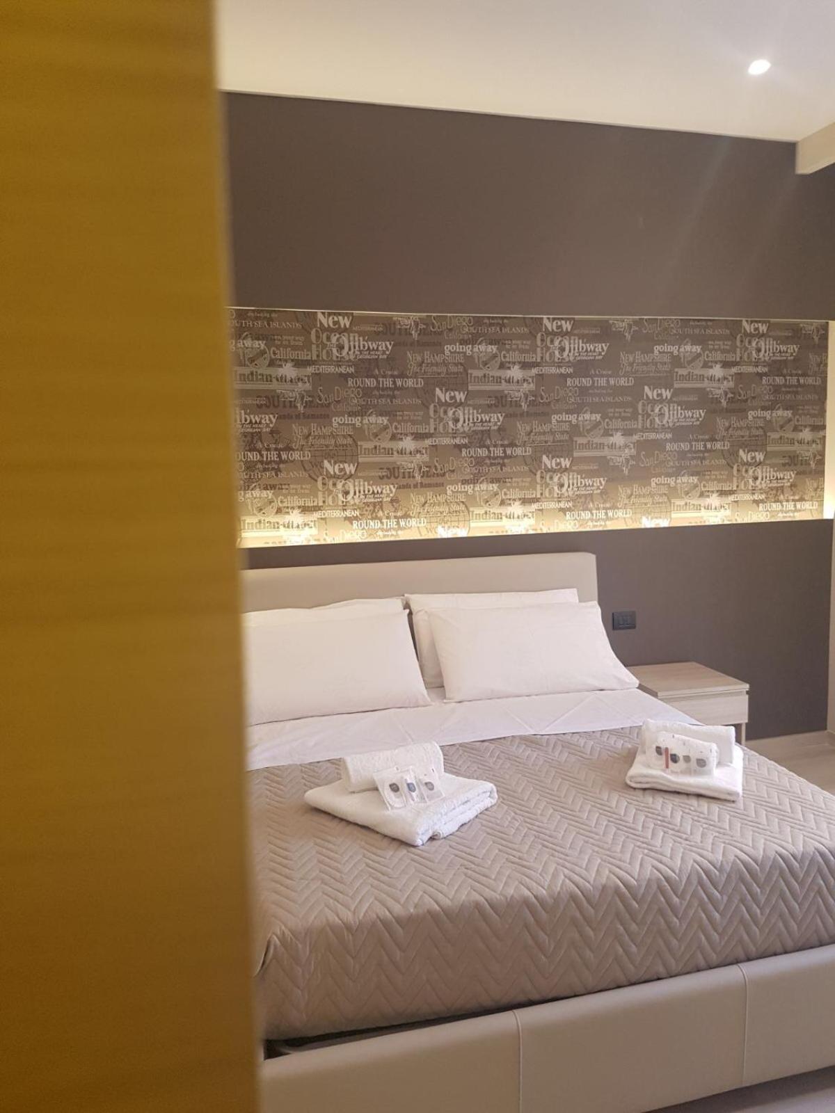 Starita Bed & Pizza Bed & Breakfast เนเปิลส์ ภายนอก รูปภาพ