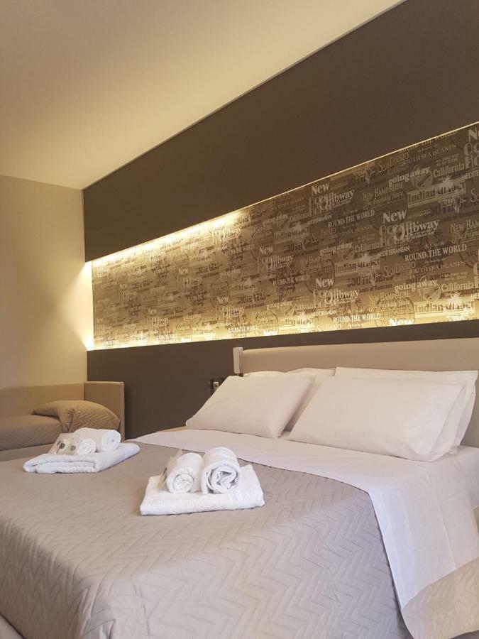 Starita Bed & Pizza Bed & Breakfast เนเปิลส์ ภายนอก รูปภาพ