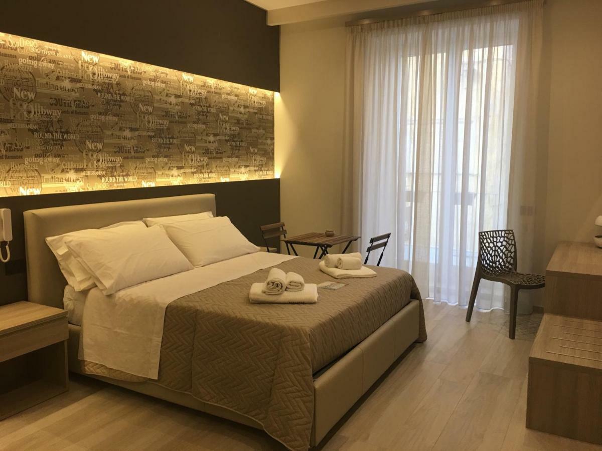 Starita Bed & Pizza Bed & Breakfast เนเปิลส์ ภายนอก รูปภาพ